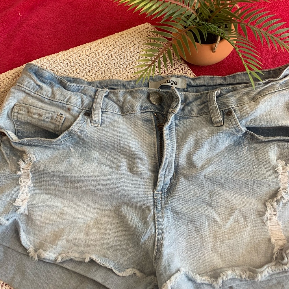 Refuge distressed jean shorts size 6